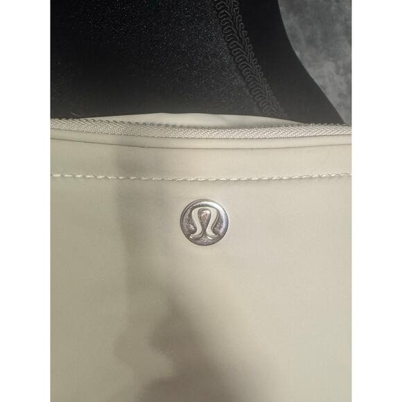Lululemon Crossbody Camera Bag 2L Ivory - Picture 7 of 9